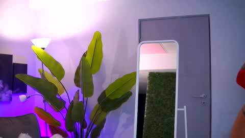 Raquelle online show from 11/19/25, 04:34