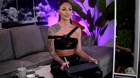 Raquelle online show from 03/09/26, 10:41