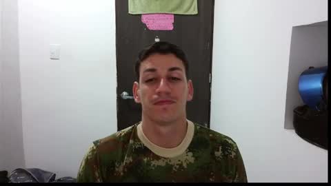 Snapshot of raul240335 chatting on 05/05/26, 01:24 Raul online show from 05/05/26, 01:24