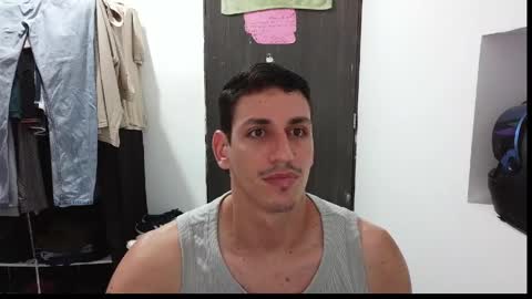 Snapshot of raul240335 chatting on 05/30/26, 11:13 Raul online show from 05/30/26, 11:13