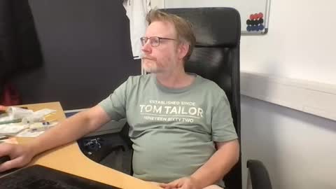 Raunchy me online show from 11/28/25, 01:36