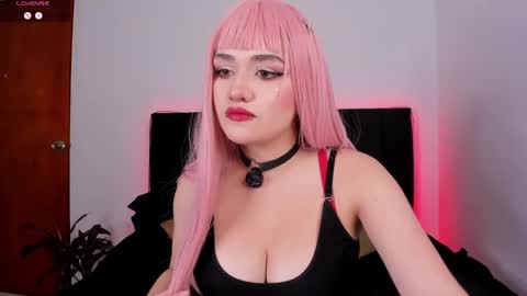 Snapshot of raven__white1 chatting on 02/15/25, 12:04 Raven online show from 02/15/25, 12:04