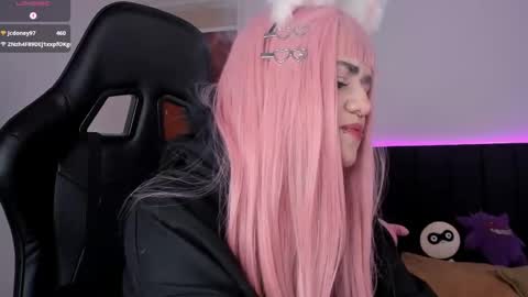 Snapshot of raven__white1 chatting on 02/20/25, 02:40 Raven online show from 02/20/25, 02:40