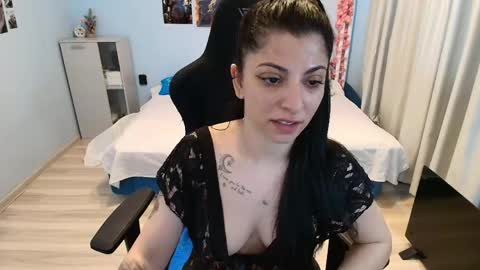 Snapshot of raven_haired_goddess chatting on 05/14/26, 06:53 raven_haired_goddess online show from 05/14/26, 06:53