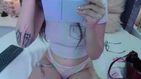 Snapshot of raven_love_ chatting on 09/22/25, 07:38 raven_love_ online show from 09/22/25, 07:38