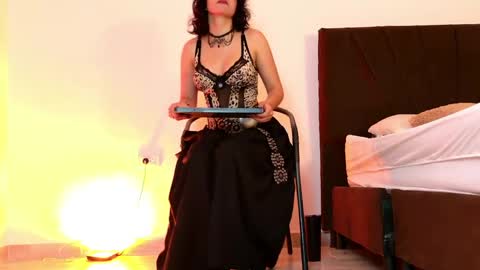 Snapshot of raven_oa chatting on 05/11/26, 11:49 online show from 05/11/26, 11:49