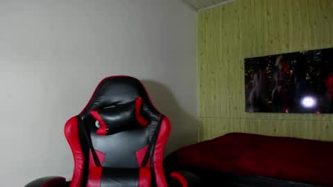 Snapshot of raven_rouge chatting on 05/21/26, 12:34 gata online show from 05/21/26, 12:34