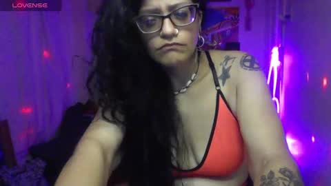 Snapshot of ravenandsin chatting on 01/28/25, 11:17 Raven online show from 01/28/25, 11:17