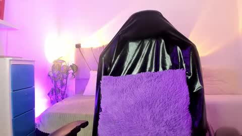 ravencollen online show from 11/17/25, 01:06