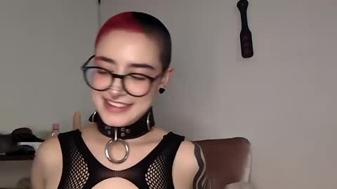 ravendarkness_ online show from 02/20/25, 12:08