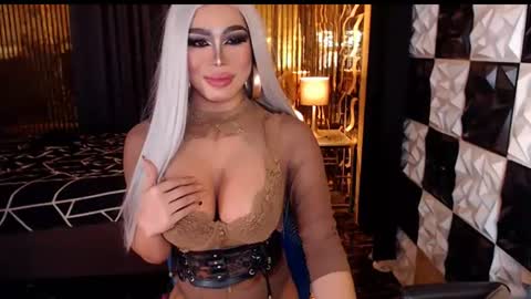 Snapshot of ravenmystiquex chatting on 06/22/26, 01:40 ravenmystiquex online show from 06/22/26, 01:40