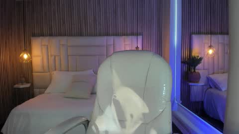 Snapshot of ravenn21 chatting on 02/24/26, 11:41 Raven online show from 02/24/26, 11:41