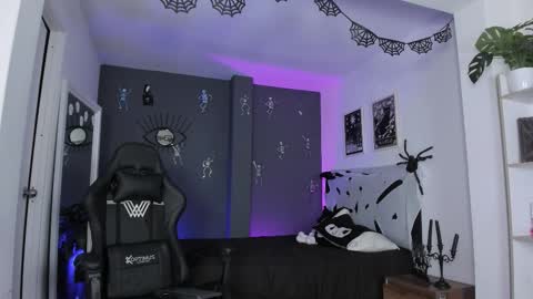 Raven Witch online show from 11/08/25, 05:01