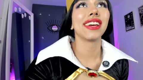 Snapshot of ravenwitch_ chatting on 05/15/26, 07:43 Raven Witch online show from 05/15/26, 07:43