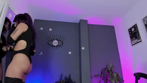 Snapshot of ravenwitch_ chatting on 07/20/26, 02:08 Raven Witch online show from 07/20/26, 02:08