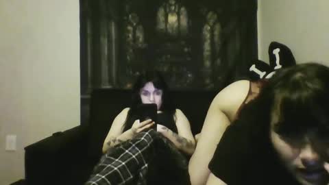 Snapshot of ravyn_nyx chatting on 09/17/25, 02:35 Ravyn and Nyx online show from 09/17/25, 02:35