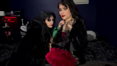 Snapshot of ravyn_nyx chatting on 10/26/25, 01:33 Ravyn and Nyx online show from 10/26/25, 01:33