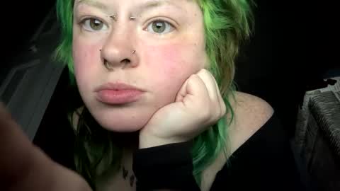 Snapshot of ravyn_xoxo chatting on 01/05/25, 06:13 Ravynn 3 online show from 01/05/25, 06:13