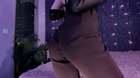 Lillian online show from 09/14/25, 07:29