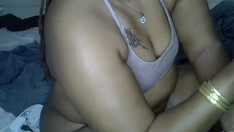 Snapshot of raylee810889 chatting on 11/07/25, 02:00 raylee810889 online show from 11/07/25, 02:00