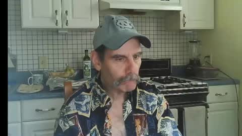 Snapshot of raylene4u2 chatting on 06/07/26, 04:33 Ray online show from 06/07/26, 04:33