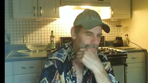 Snapshot of raylene4u2 chatting on 06/14/26, 06:48 Ray online show from 06/14/26, 06:48