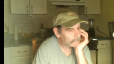 Snapshot of raylene4u2 chatting on 07/04/26, 06:19 Ray online show from 07/04/26, 06:19