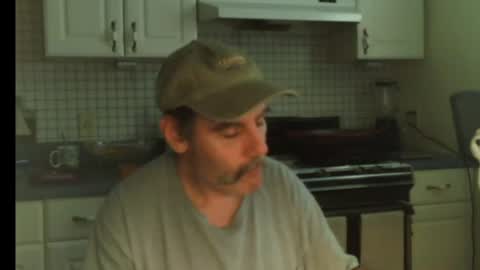 Snapshot of raylene4u2 chatting on 07/04/26, 06:25 Ray online show from 07/04/26, 06:25