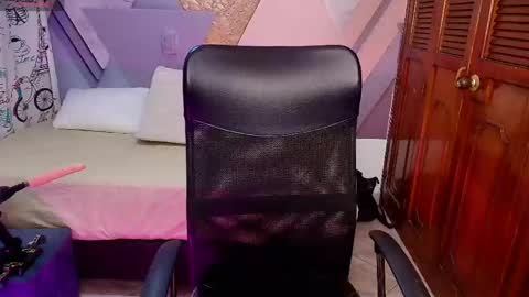 raylin_escobar online show from 05/04/26, 12:12