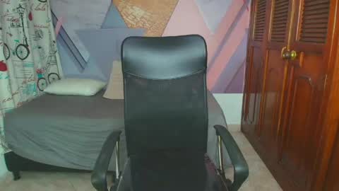 raylin_escobar online show from 05/16/26, 08:18