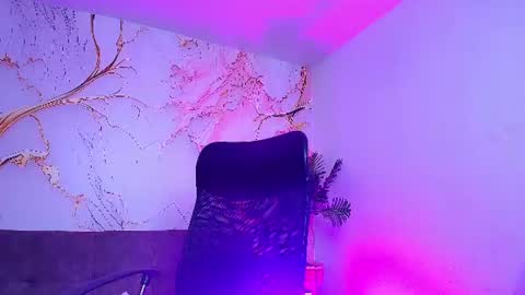 raylin_escobar online show from 06/17/26, 01:08