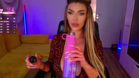 Snapshot of raysalexis19 chatting on 02/19/25, 12:33 raysalexis19 online show from 02/19/25, 12:33