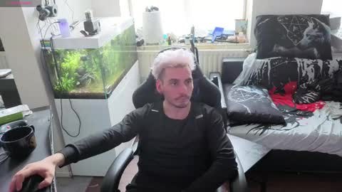 Rayzel online show from 04/19/26, 11:42