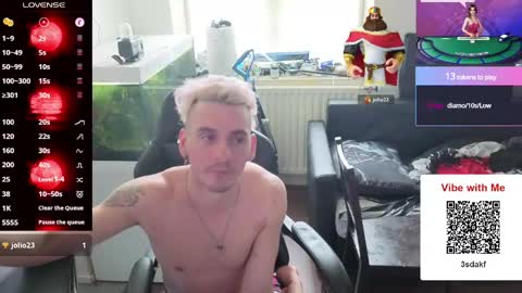 Snapshot of rayzel_white chatting on 05/16/26, 10:36 Rayzel White online show from 05/16/26, 10:36
