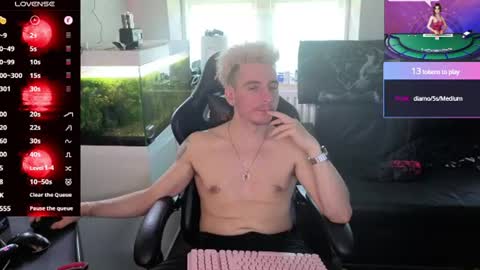 Rayzel White online show from 06/18/26, 04:33