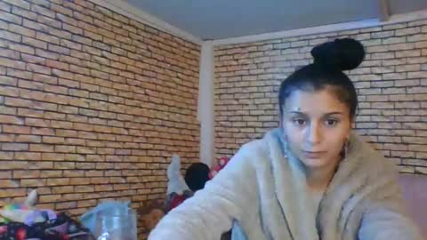 real_coupl3 online show from 12/04/25, 08:50