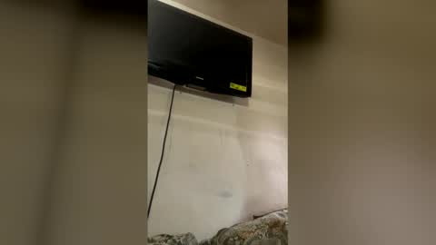 Snapshot of reallife1993 chatting on 02/15/26, 09:22 reallife1993 online show from 02/15/26, 09:22