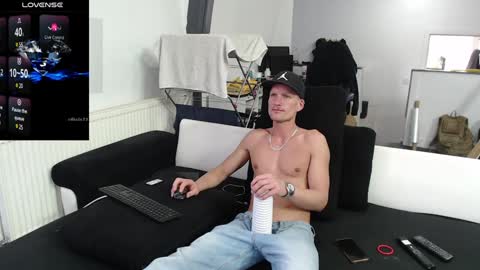 Snapshot of reallyman7 chatting on 12/14/24, 11:39 Ask me online show from 12/14/24, 11:39