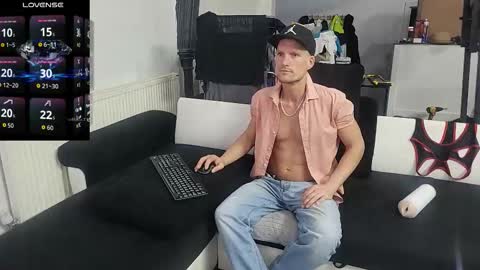 Snapshot of reallyman7 chatting on 12/22/25, 01:13 Ask me online show from 12/22/25, 01:13