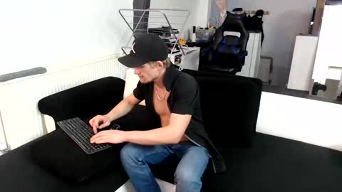 Ask me online show from 03/21/26, 01:32