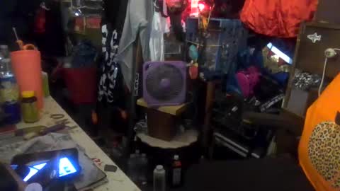 Snapshot of reallyredrum69th chatting on 10/18/25, 05:43 reallyredrum69th online show from 10/18/25, 05:43