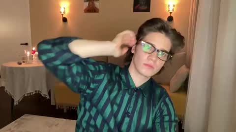 Snapshot of realsupermichael chatting on 01/11/25, 06:44 AliceEve online show from 01/11/25, 06:44