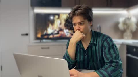 Snapshot of realsupermichael chatting on 02/17/25, 08:36 AliceEve online show from 02/17/25, 08:36