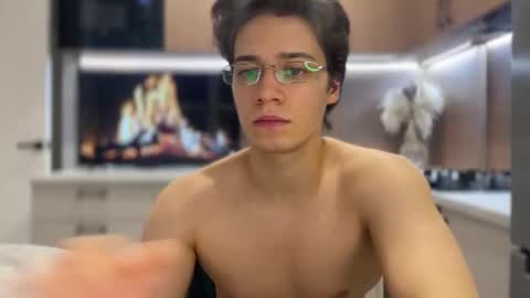 Snapshot of realsupermichael chatting on 02/27/25, 06:42 AliceEve online show from 02/27/25, 06:42