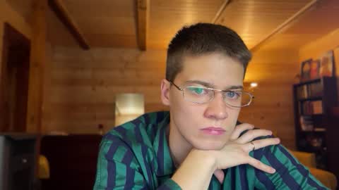 Snapshot of realsupermichael chatting on 10/23/25, 06:39 AliceEve online show from 10/23/25, 06:39