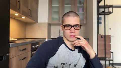 AliceEve online show from 04/03/26, 08:56