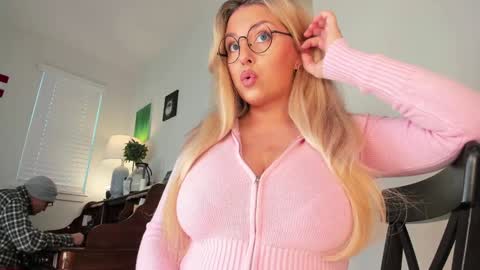 Maria  Realto online show from 12/21/25, 09:11