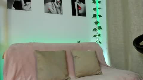 Snapshot of rebeca_marchetti chatting on 04/28/26, 09:31 Rebeca Marchetti online show from 04/28/26, 09:31