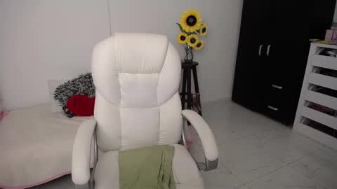 REBECA online show from 01/10/25, 02:04