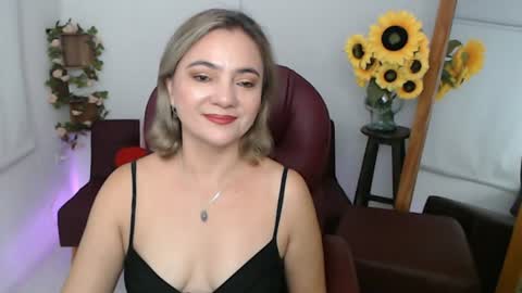 Snapshot of rebeca_milf chatting on 06/11/26, 02:48 REBECA online show from 06/11/26, 02:48